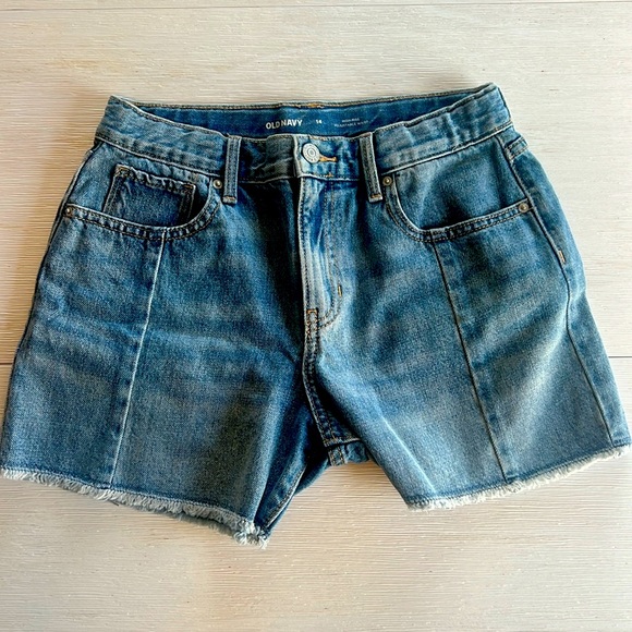 Old Navy Girls 5 Pocket Jean Shorts Medium Wash - Never Worn! - Size 14 - Picture 1 of 5